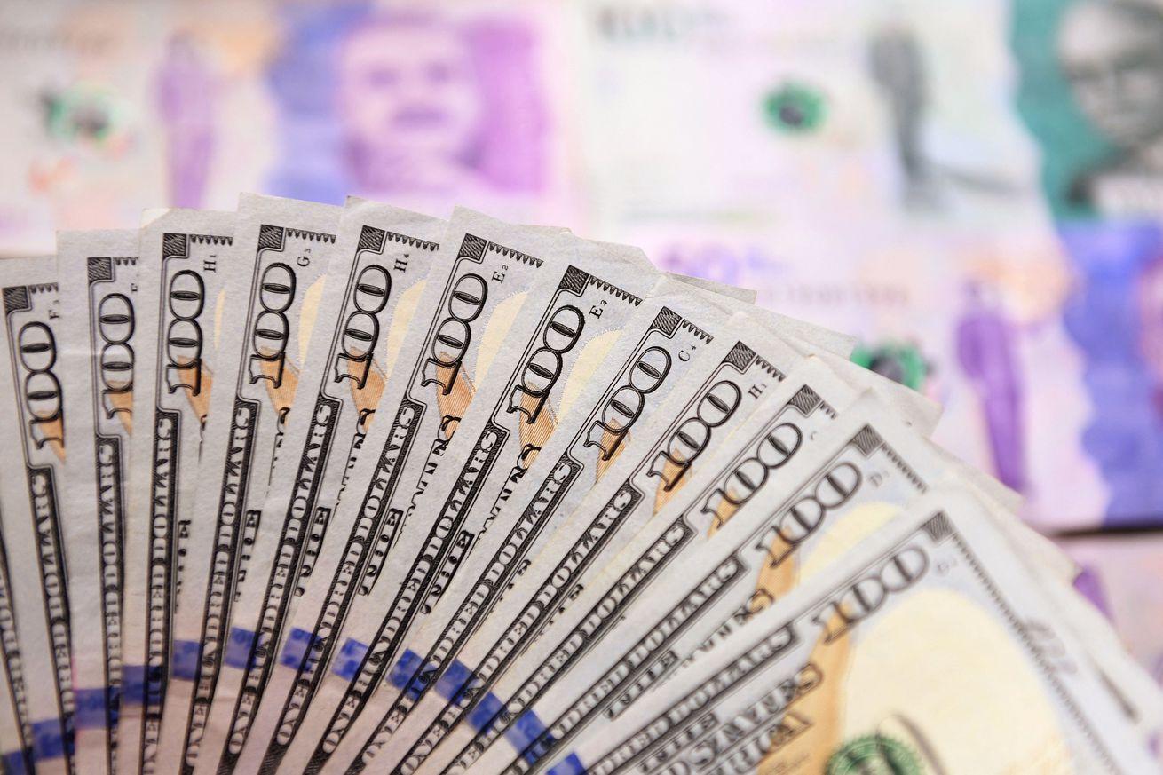 COLOMBIA-ECONOMY-CURRENCY-DEVALUATION