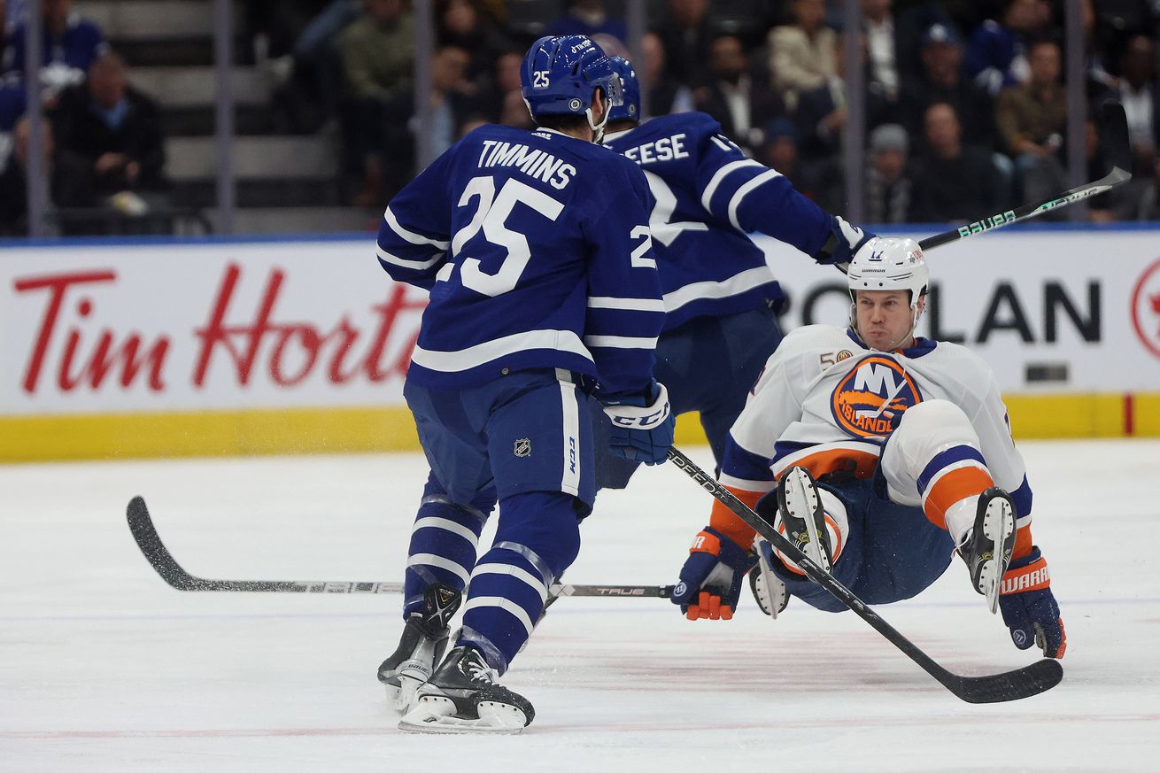 Toronto Maple Leafs play the New York Islanders