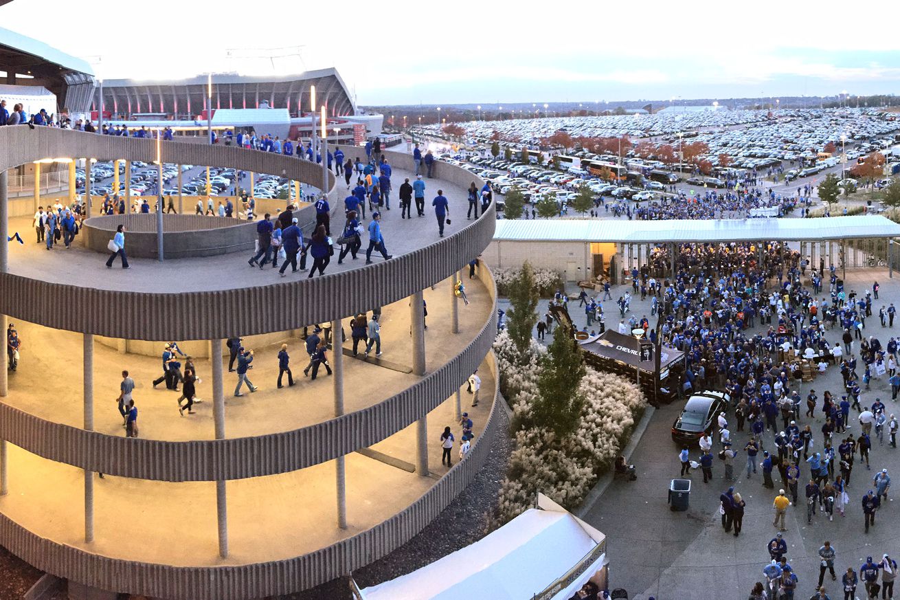 A panorama photo of fans entering Kauffman Stadium before the start of Game 2 of baseball’s World Series between the San Francisco Giants and the Kansas City Royals in Kansas City, Mo., on Wednesday, Oct. 22, 2014. (Jose Carlos Fajardo/Bay Area News Group